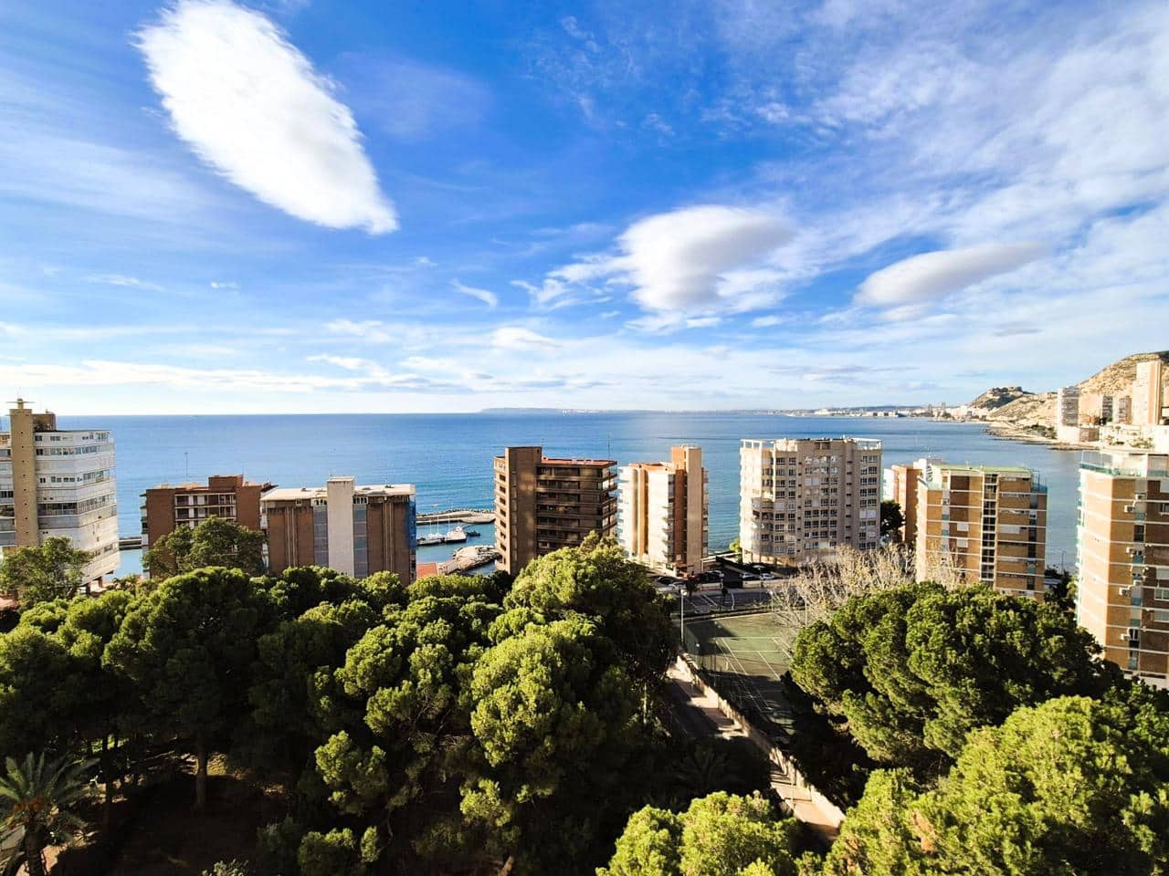 3 soverom Leilighet til salgs i Alicante by med svømmebasseng garasje - € 750 000 (Ref: 8683070)