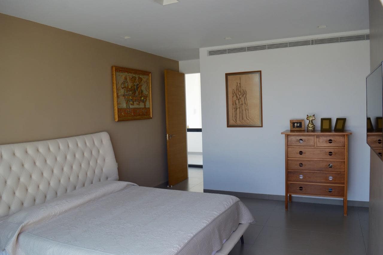 4 soverom Villa til salgs i Alicante by med svømmebasseng garasje - € 2 079 000 (Ref: 8693124)