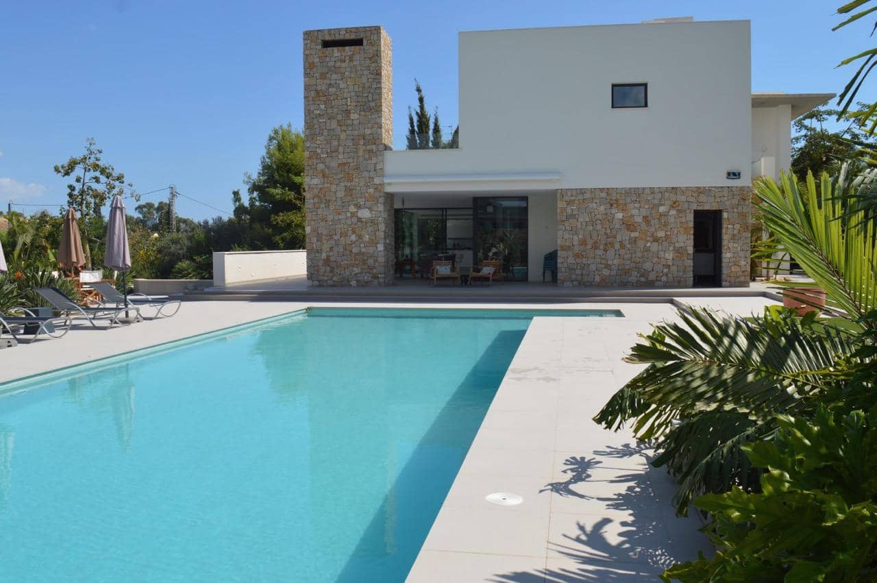 4 soverom Villa til salgs i Alicante by med svømmebasseng garasje - € 2 079 000 (Ref: 8693124)