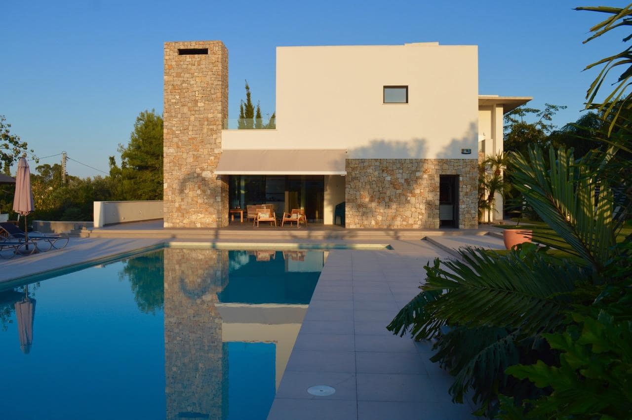 4 soverom Villa til salgs i Alicante by med svømmebasseng garasje - € 2 079 000 (Ref: 8693124)
