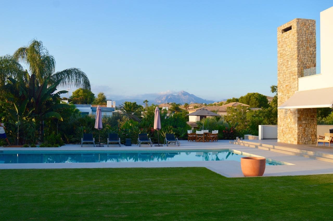 4 soverom Villa til salgs i Alicante by med svømmebasseng garasje - € 2 079 000 (Ref: 8693124)