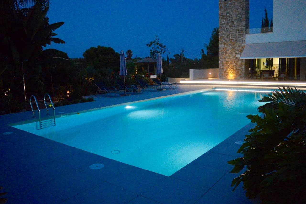 4 soverom Villa til salgs i Alicante by med svømmebasseng garasje - € 2 079 000 (Ref: 8693124)