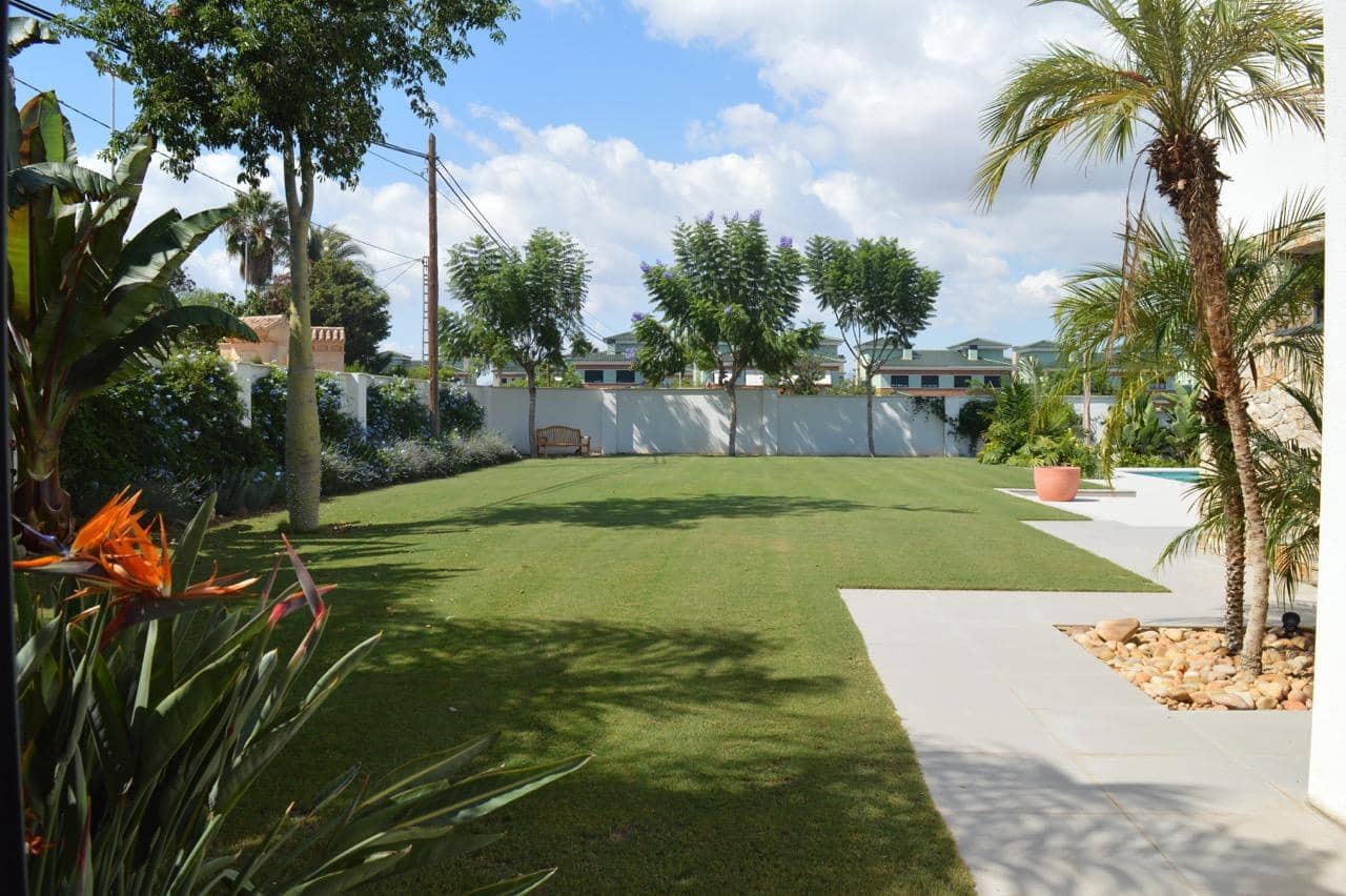 4 soverom Villa til salgs i Alicante by med svømmebasseng garasje - € 2 079 000 (Ref: 8693124)