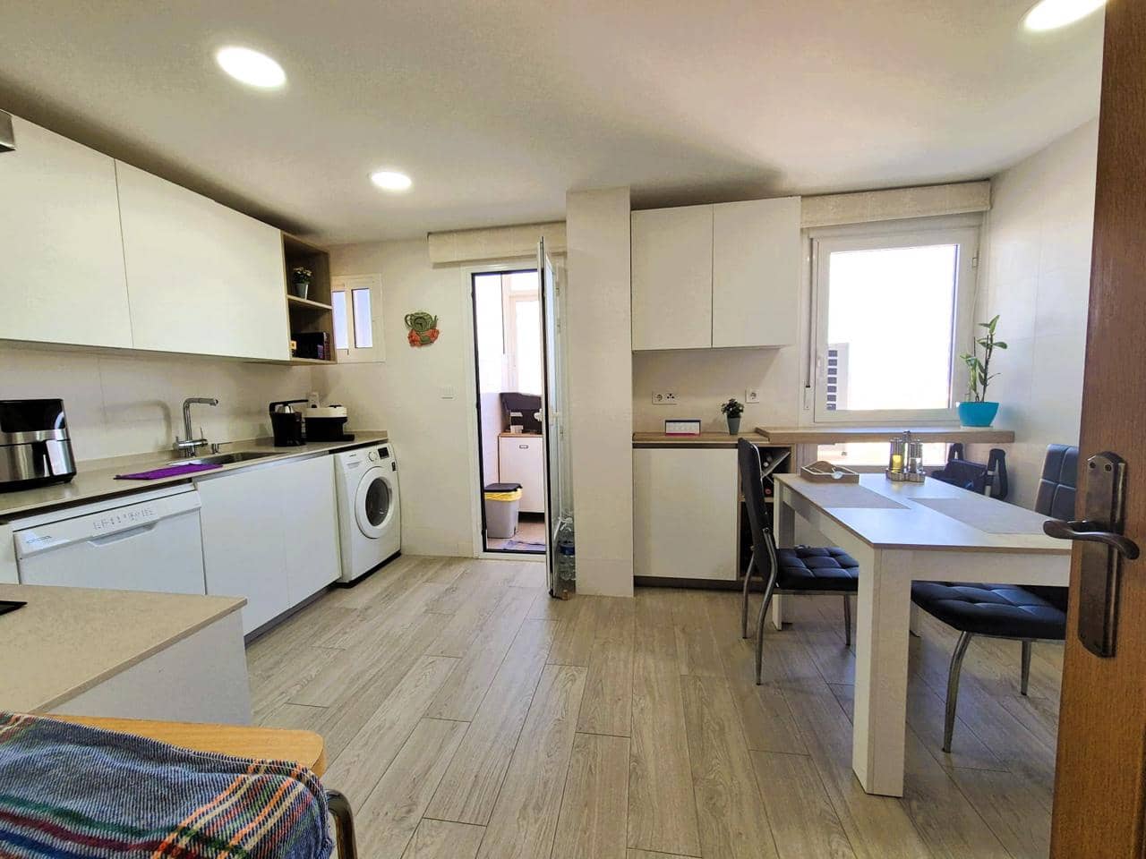 3 soveværelse Lejlighed til salg i Alicante by med swimmingpool garage - € 430.000 (Ref: 9069201)