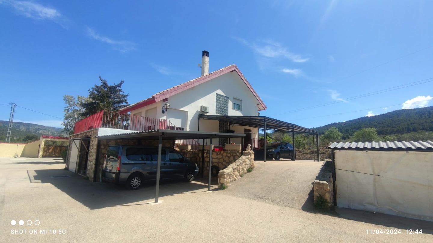 4 bedroom Villa for sale in Ibi with pool garage - € 395,000 (Ref: 9105914)