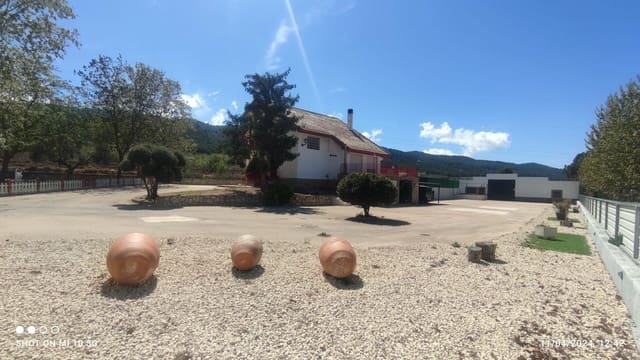 4 bedroom Villa for sale in Ibi with pool garage - € 395,000 (Ref: 9105914)