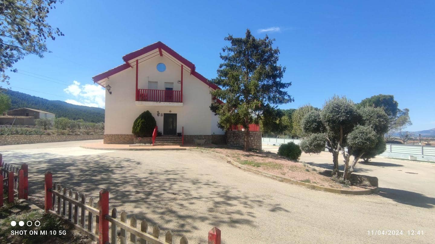 4 bedroom Villa for sale in Ibi with pool garage - € 395,000 (Ref: 9105914)