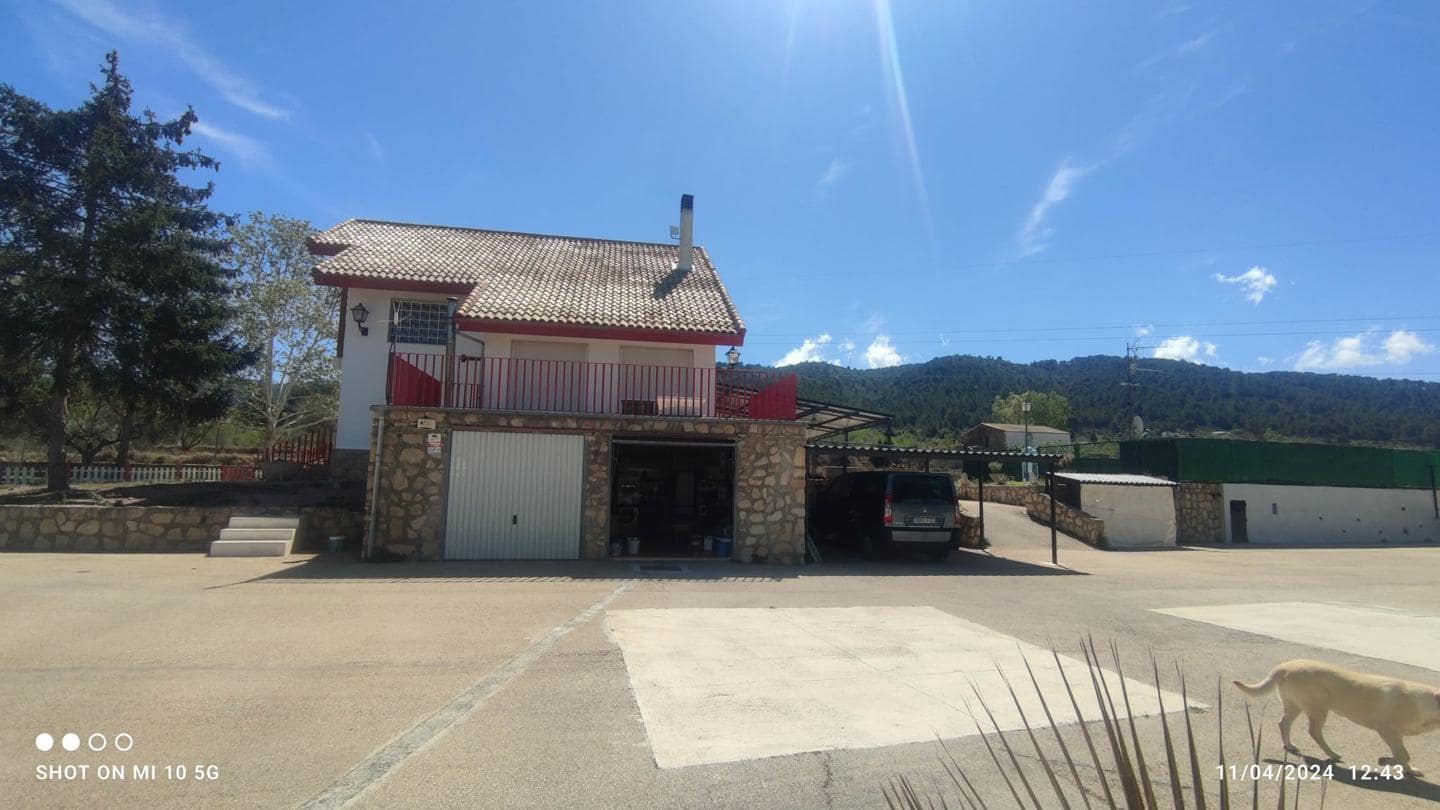 4 bedroom Villa for sale in Ibi with pool garage - € 395,000 (Ref: 9105914)