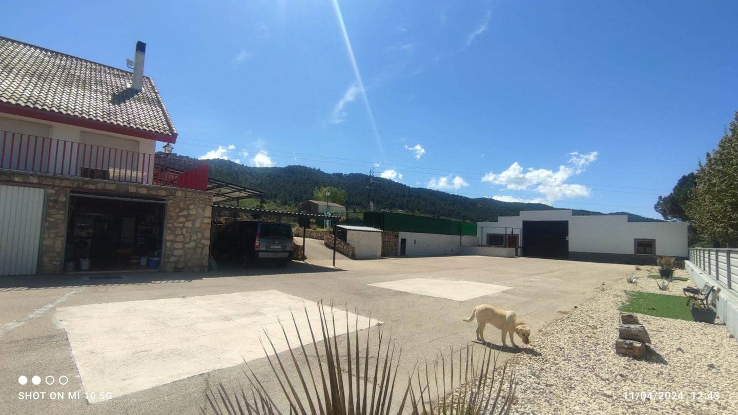 4 bedroom Villa for sale in Ibi with pool garage - € 395,000 (Ref: 9105914)