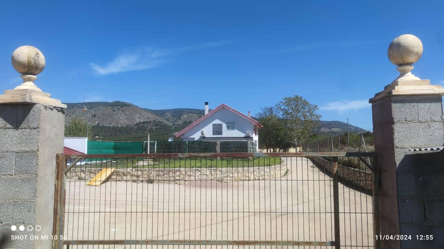 4 bedroom Villa for sale in Ibi with pool garage - € 395,000 (Ref: 9105914)