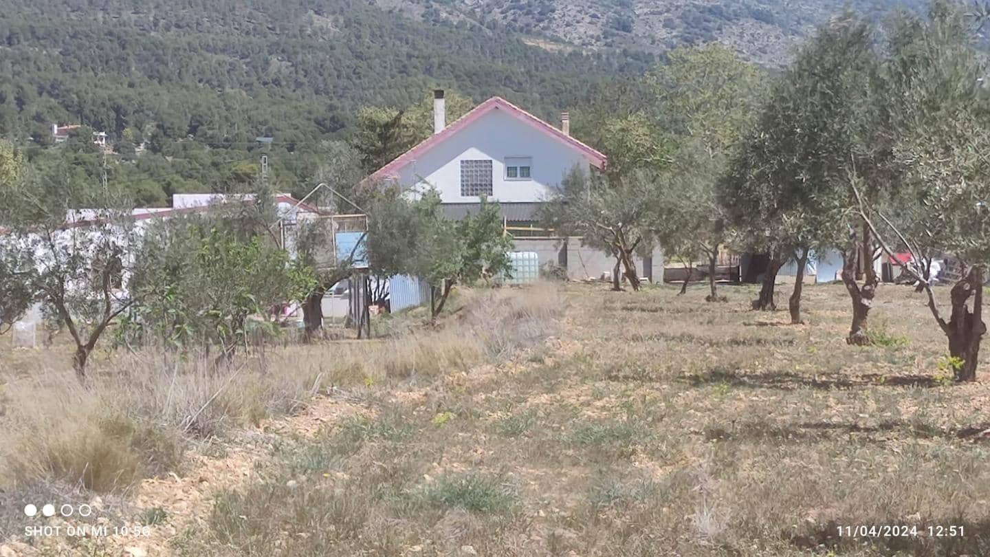 4 bedroom Villa for sale in Ibi with pool garage - € 395,000 (Ref: 9105914)