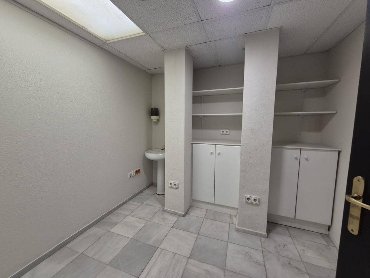 8 bedroom Business for sale in Alicante / Alacant city - € 510,000 (Ref: 9145755)