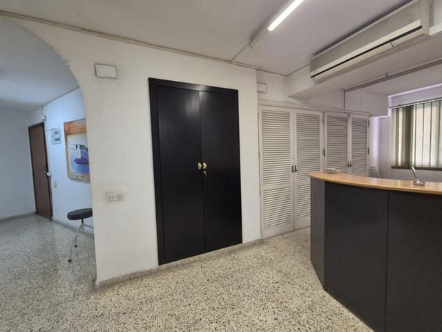 8 bedroom Business for sale in Ensanche - Diputacion, Alicante / Alacant city - € 510,000 (Ref: 9145755)
