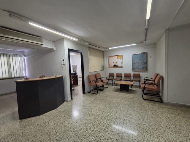 8 bedroom Business for sale in Ensanche - Diputacion, Alicante / Alacant city - € 510,000 (Ref: 9145755)