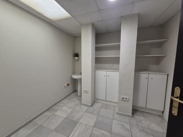 8 bedroom Business for sale in Ensanche - Diputacion, Alicante / Alacant city - € 510,000 (Ref: 9145755)