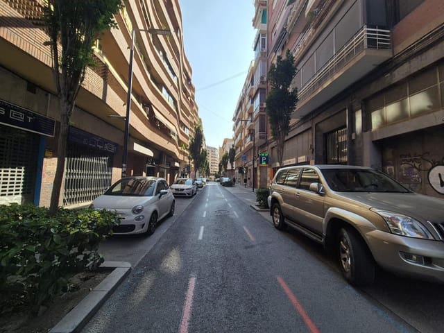 8 bedroom Business for sale in Ensanche - Diputacion, Alicante / Alacant city - € 510,000 (Ref: 9145755)