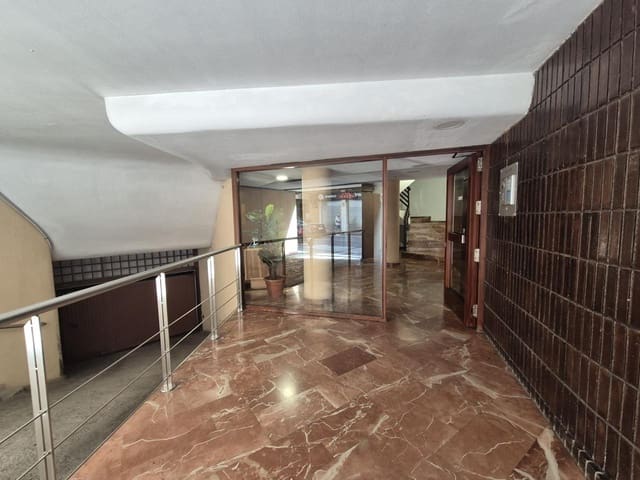 8 bedroom Business for sale in Ensanche - Diputacion, Alicante / Alacant city - € 510,000 (Ref: 9145755)