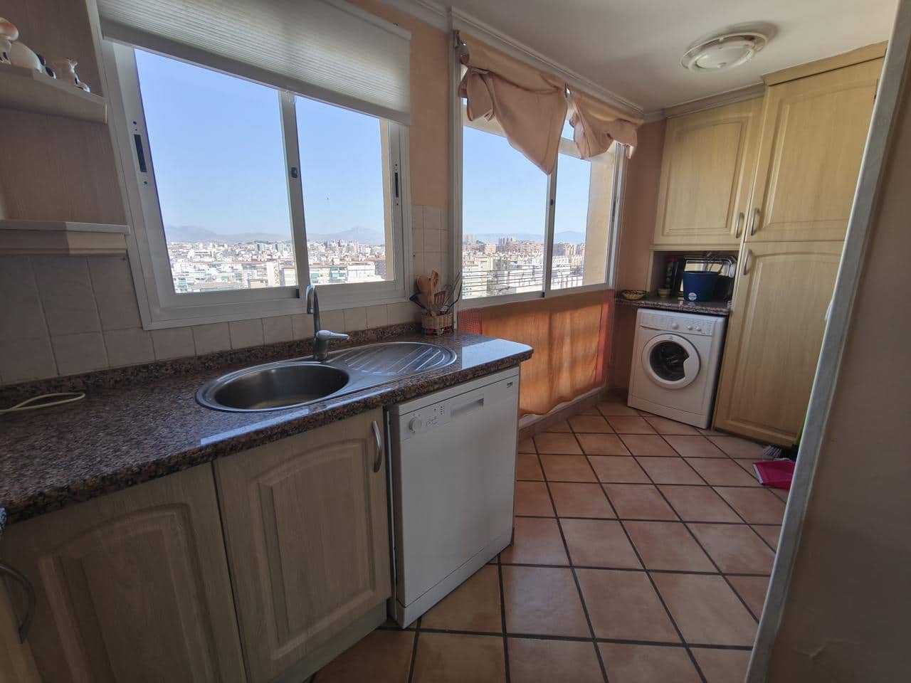 3 soveværelse Lejlighed til salg i Alicante by med garage - € 235.000 (Ref: 9160316)