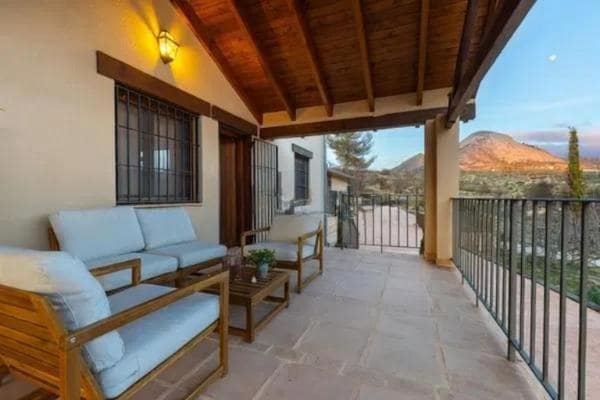 4 soveværelse Villa til salg i Penaguila med swimmingpool garage - € 750.000 (Ref: 9185985)