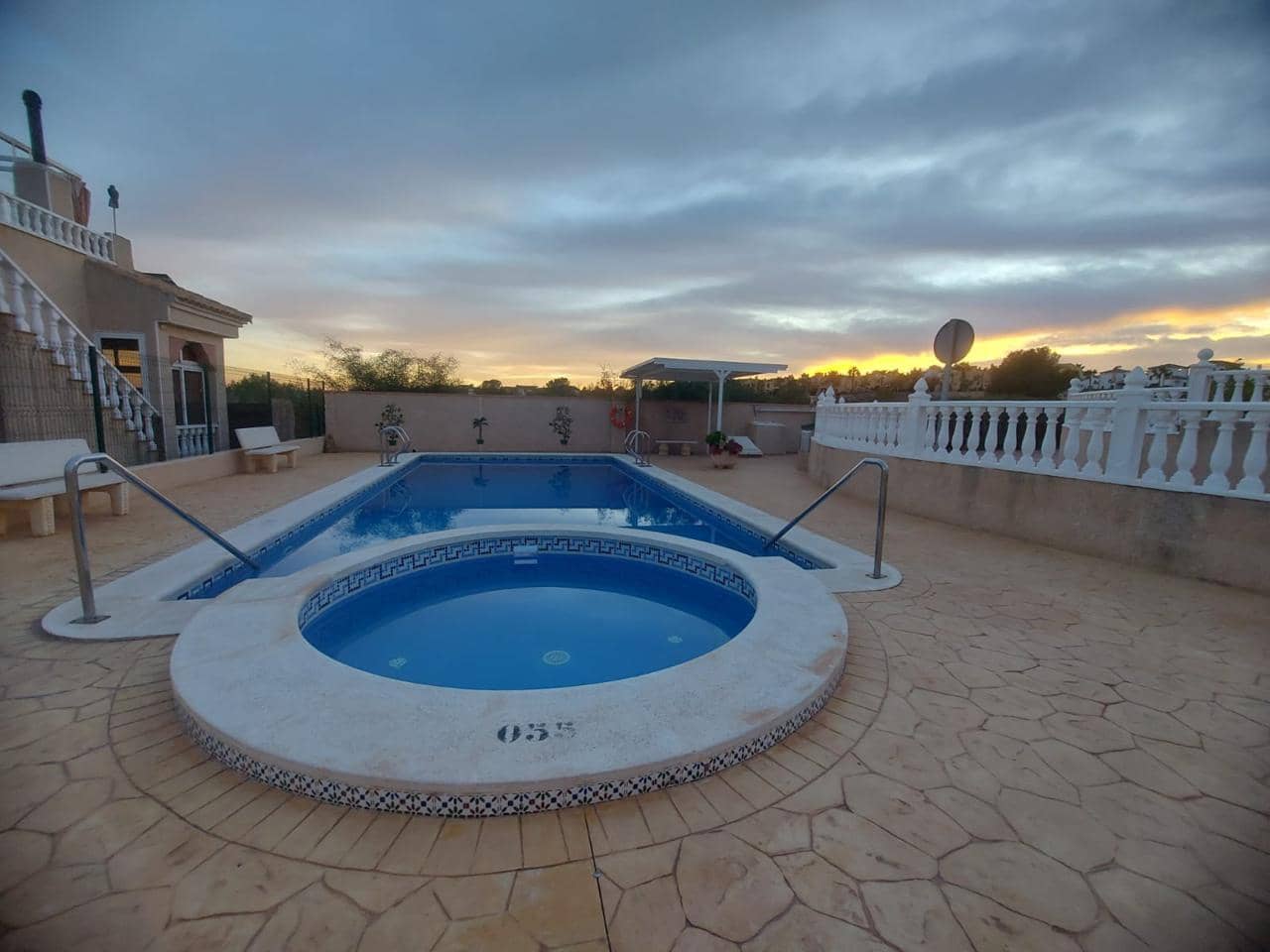 Chalet de 3 habitaciones en Algorfa en venta con piscina garaje - 179.000 € (Ref: 9187439)