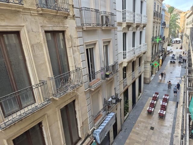 18 soveværelse Lejlighed til salg i Casco Antiguo - Sant Cruz - Ayuntamiento, Alicante by - € 780.000 (Ref: 9202040)