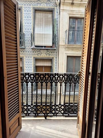 18 soveværelse Lejlighed til salg i Casco Antiguo - Sant Cruz - Ayuntamiento, Alicante by - € 780.000 (Ref: 9202040)