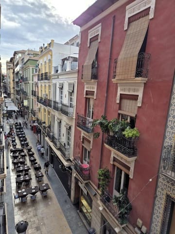 18 soveværelse Lejlighed til salg i Casco Antiguo - Sant Cruz - Ayuntamiento, Alicante by - € 780.000 (Ref: 9202040)