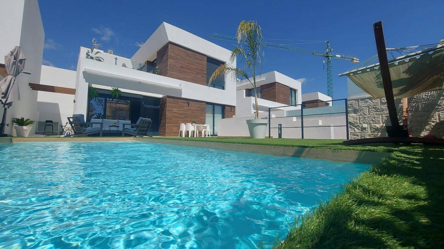 3 soveværelse Villa til salg i El Campello med swimmingpool garage - € 855.000 (Ref: 9205486)