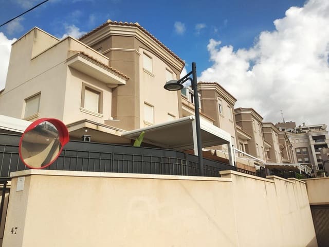 3 soverom Villa til salgs i Calas Santiago Bernabéu, Santa Pola med svømmebasseng - € 410 000 (Ref: 9267783)