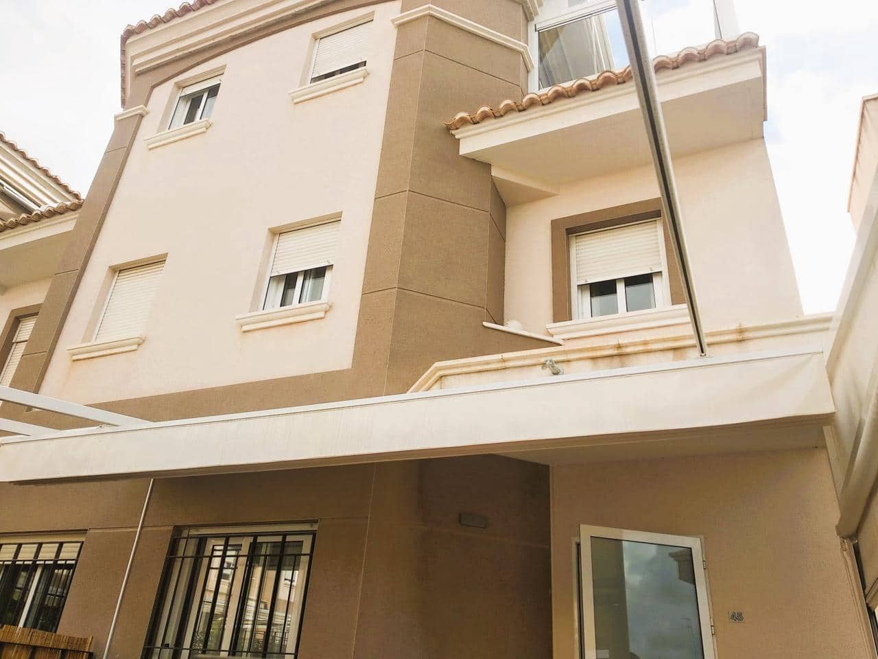 3 soverom Villa til salgs i Santa Pola med svømmebasseng - € 410 000 (Ref: 9267783)