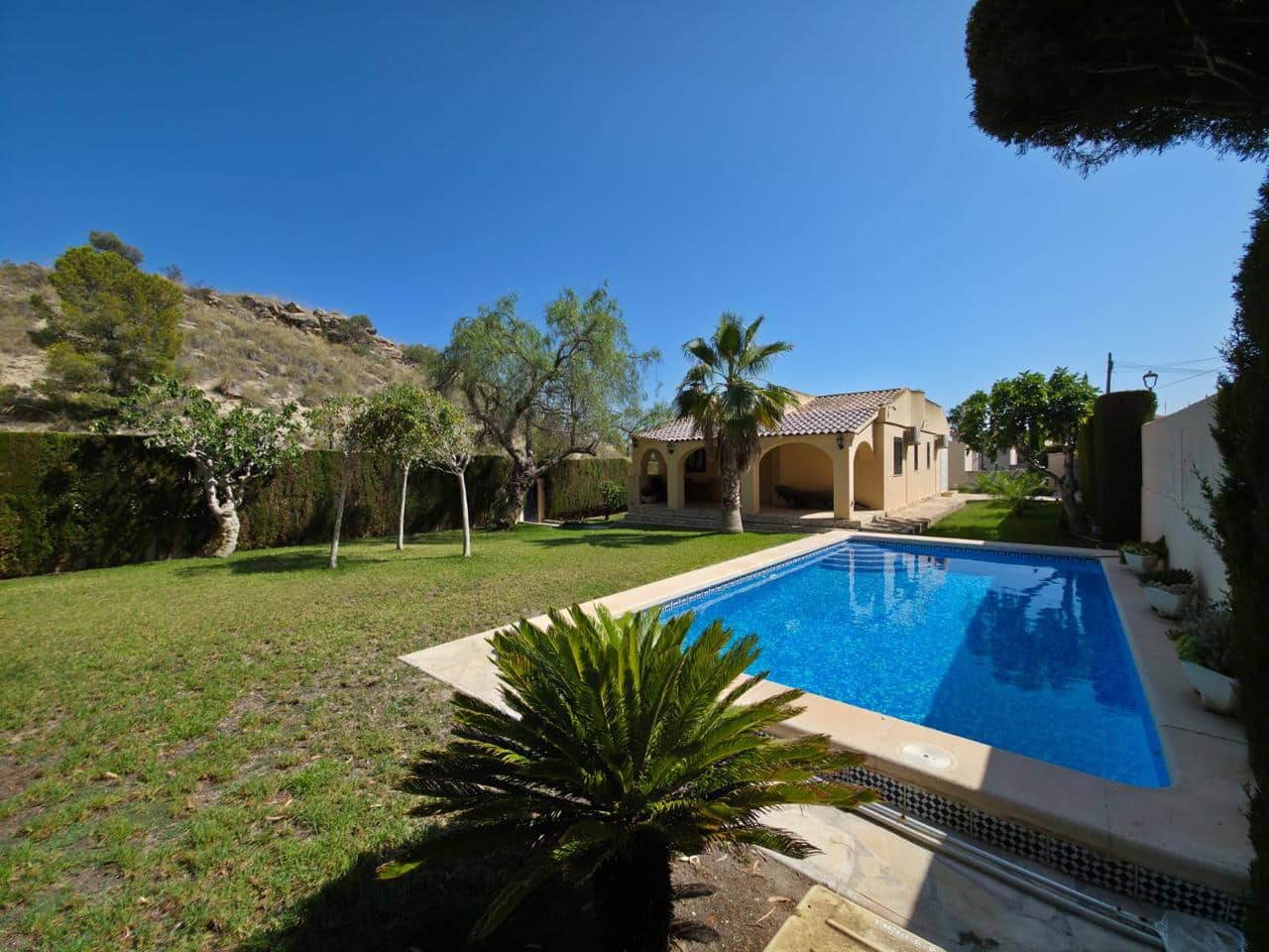 4 sypialnia Willa na sprzedaż w El Campello z basenem garażem - 550 000 € (Ref: 9301781)