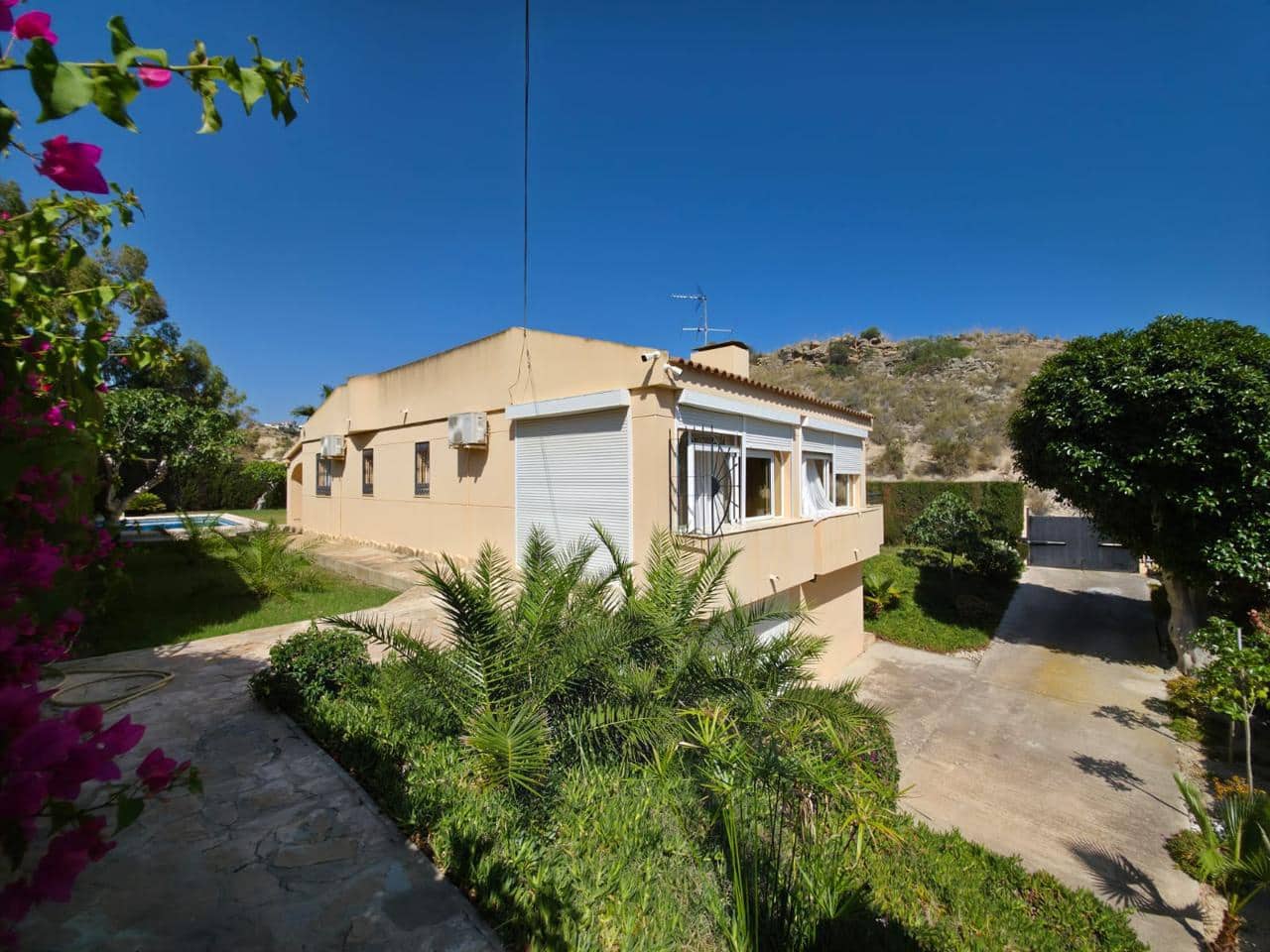 4 sypialnia Willa na sprzedaż w El Campello z basenem garażem - 550 000 € (Ref: 9301781)