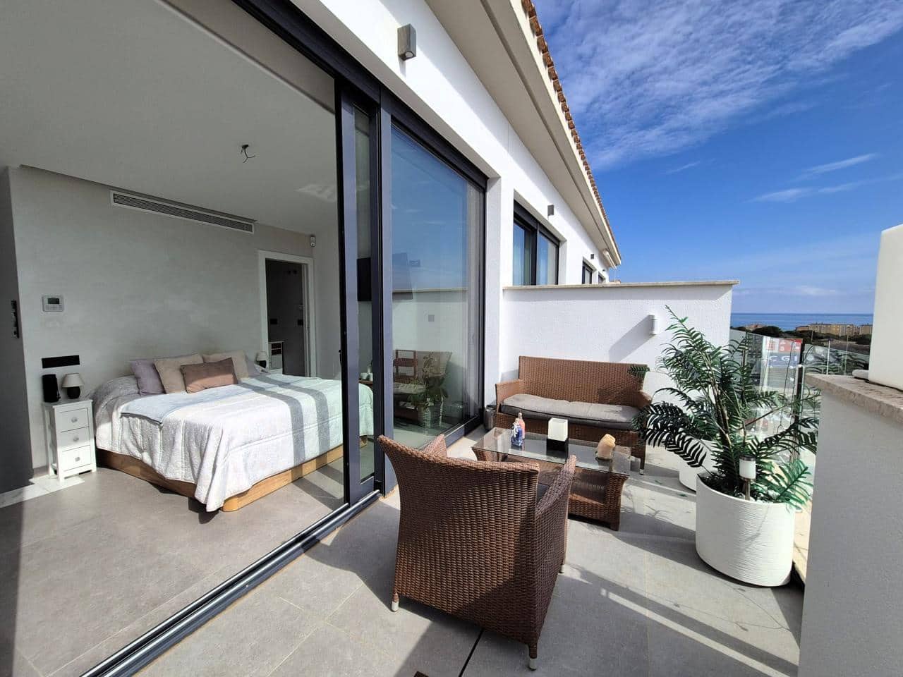 3 soverom Villa til salgs i Guardamar del Segura med svømmebasseng garasje - € 449 000 (Ref: 9319998)