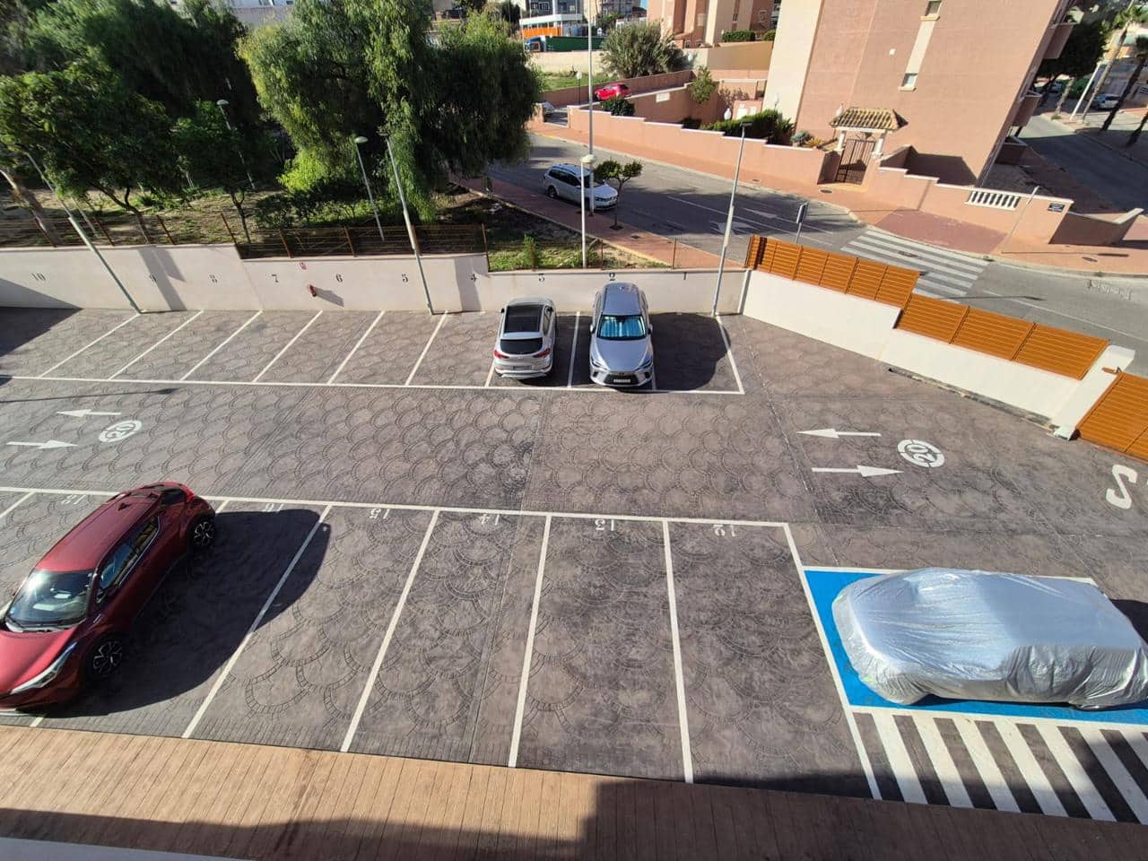 Piso de 2 habitaciones en Guardamar del Segura en venta con garaje - 270.000 € (Ref: 9336921)