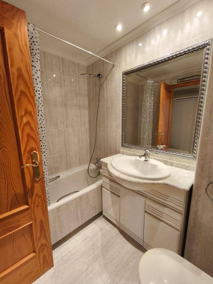 3 quarto Apartamento para arrendar em Alicante cidade com piscina garagem - 1 200 € (Ref: 9411314)