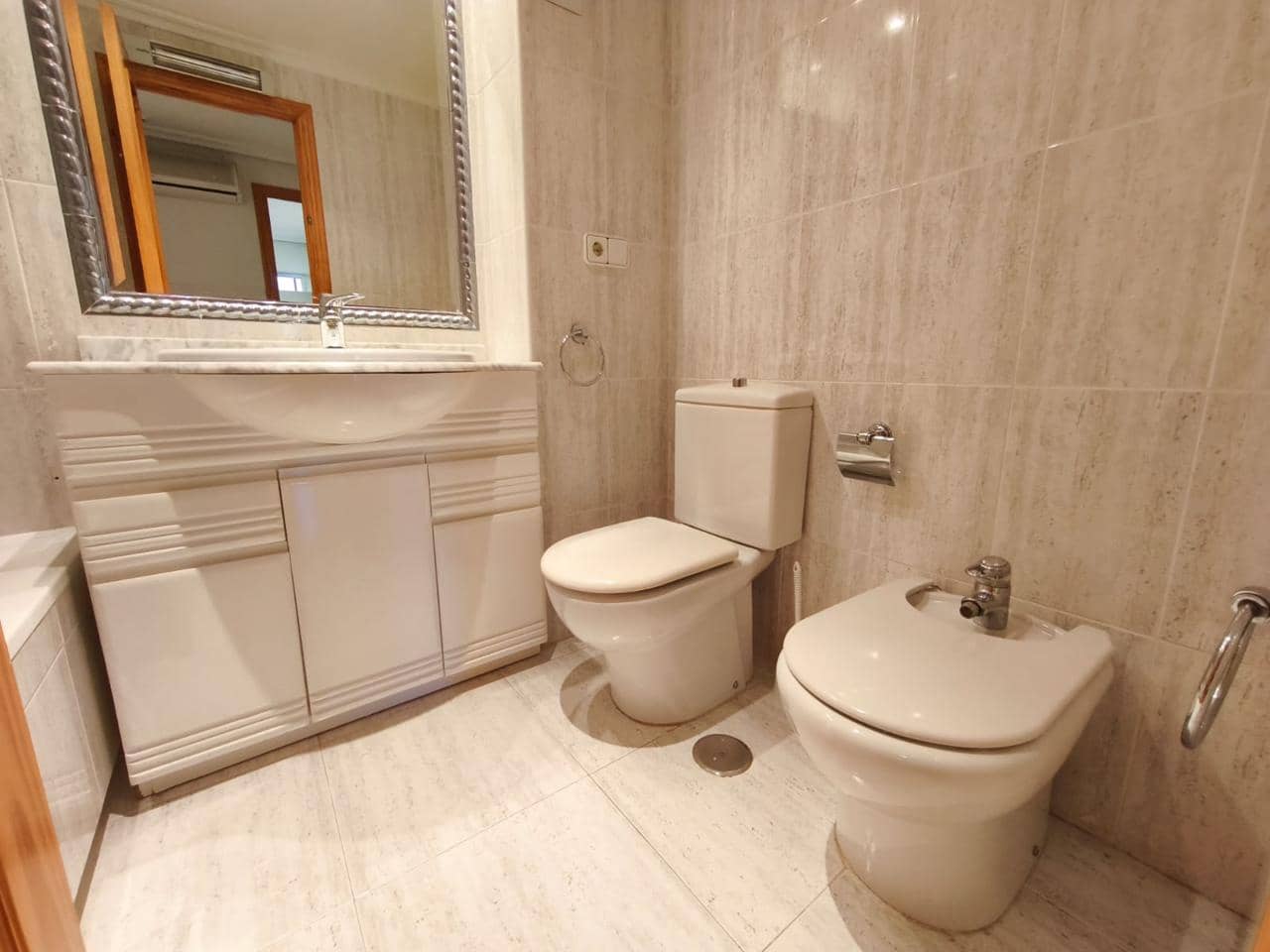 3 quarto Apartamento para arrendar em Alicante cidade com piscina garagem - 1 200 € (Ref: 9411314)