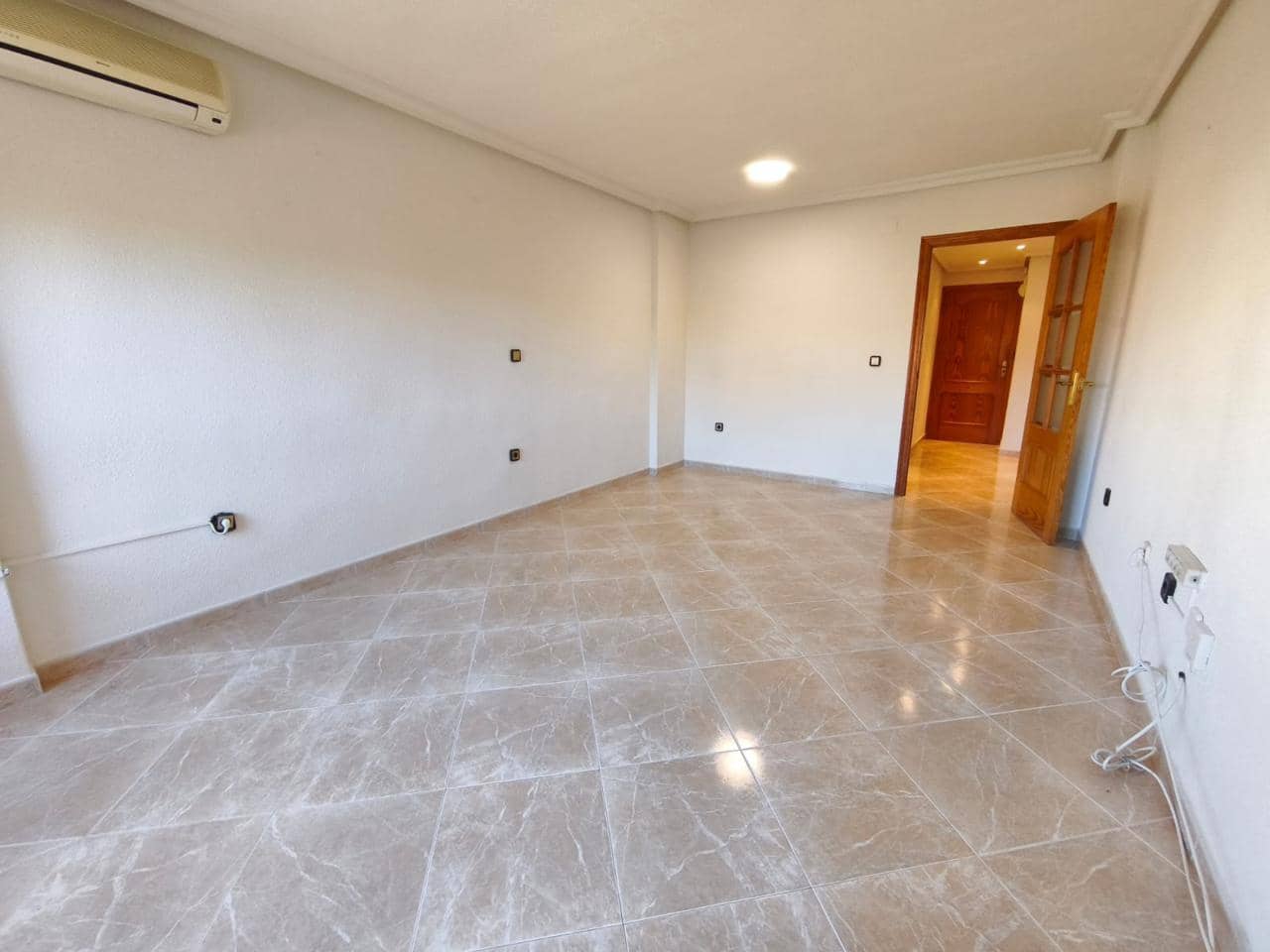 3 quarto Apartamento para arrendar em Alicante cidade com piscina garagem - 1 200 € (Ref: 9411314)