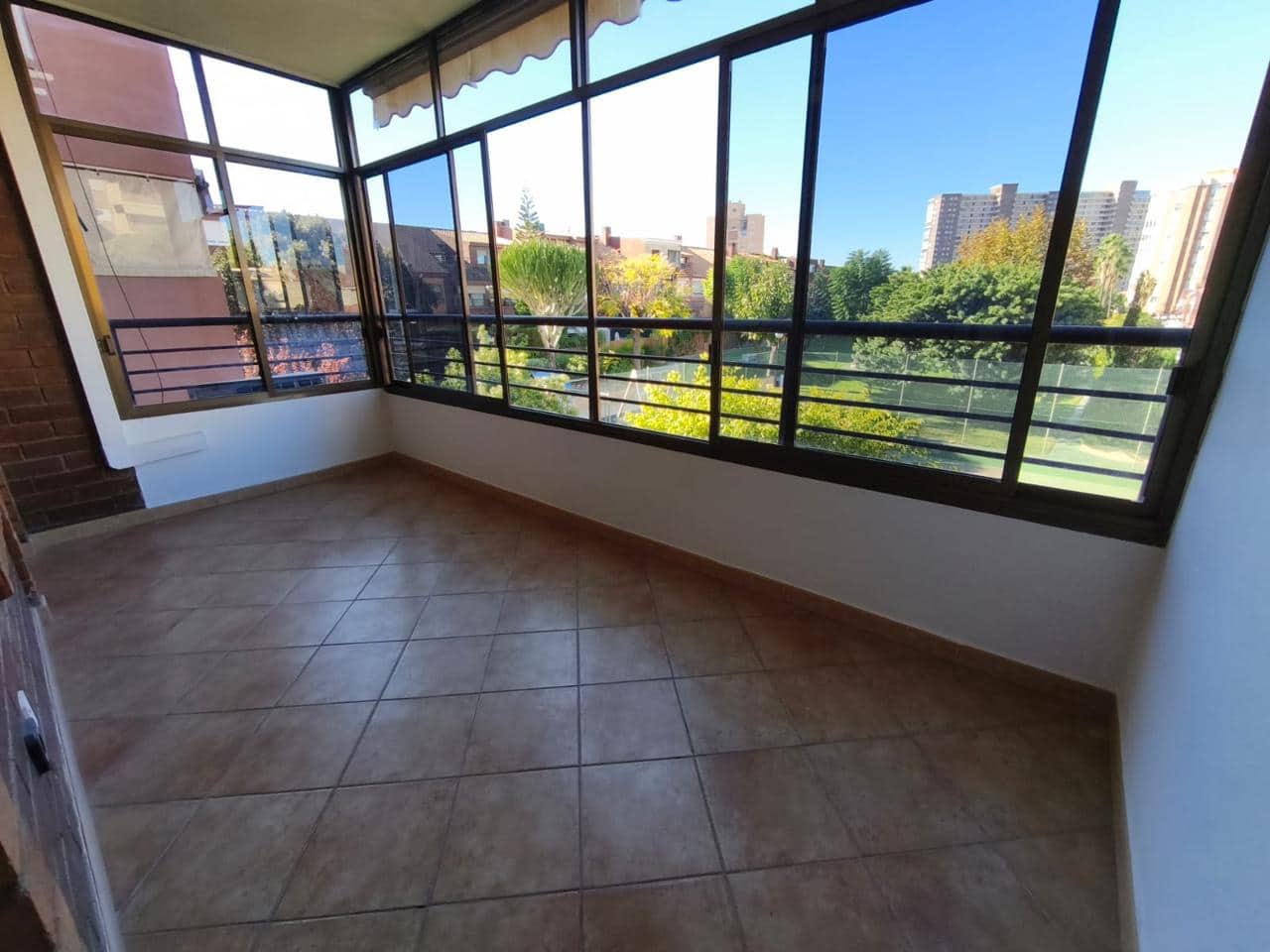 3 quarto Apartamento para arrendar em Alicante cidade com piscina garagem - 1 200 € (Ref: 9411314)