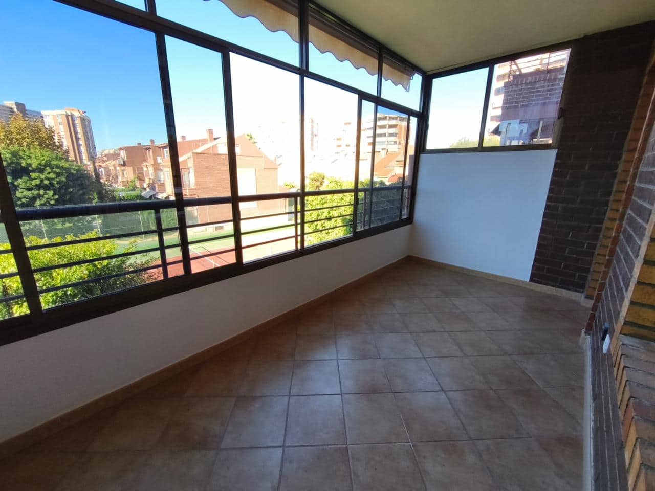 3 quarto Apartamento para arrendar em Alicante cidade com piscina garagem - 1 200 € (Ref: 9411314)