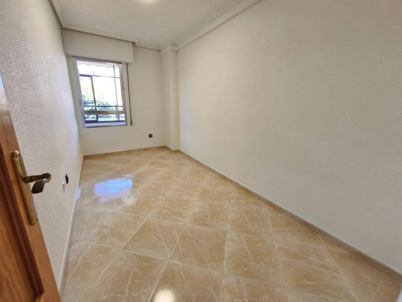 3 quarto Apartamento para arrendar em Alicante cidade com piscina garagem - 1 200 € (Ref: 9411314)