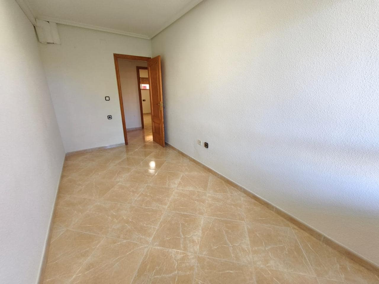 3 quarto Apartamento para arrendar em Alicante cidade com piscina garagem - 1 200 € (Ref: 9411314)