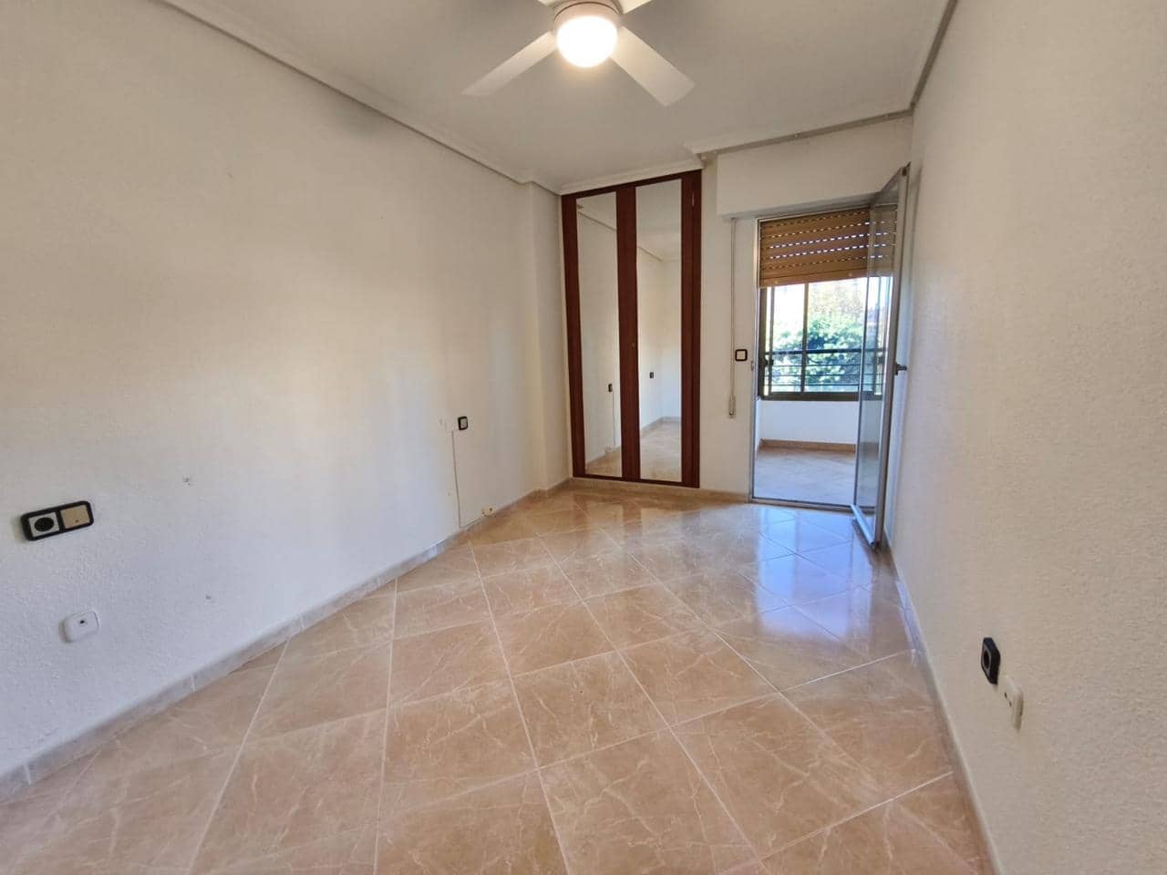 3 quarto Apartamento para arrendar em Alicante cidade com piscina garagem - 1 200 € (Ref: 9411314)