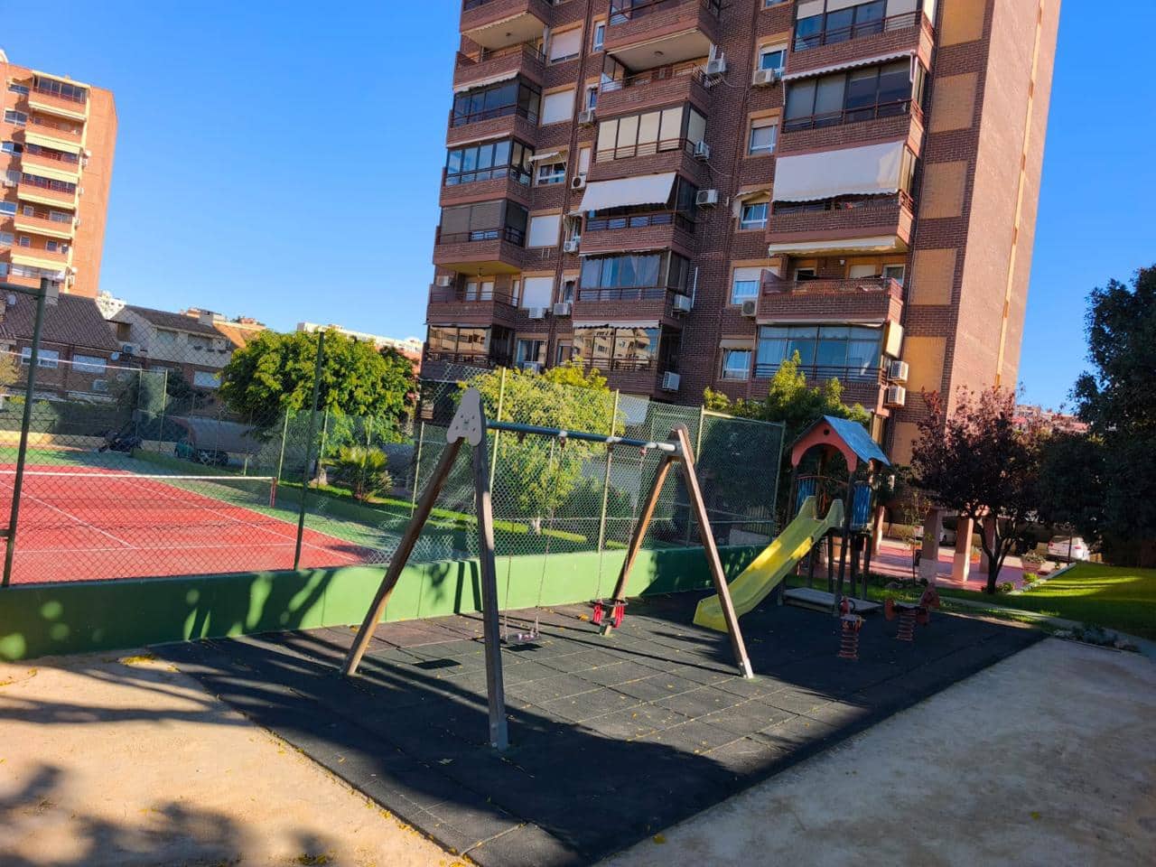 3 quarto Apartamento para arrendar em Alicante cidade com piscina garagem - 1 200 € (Ref: 9411314)