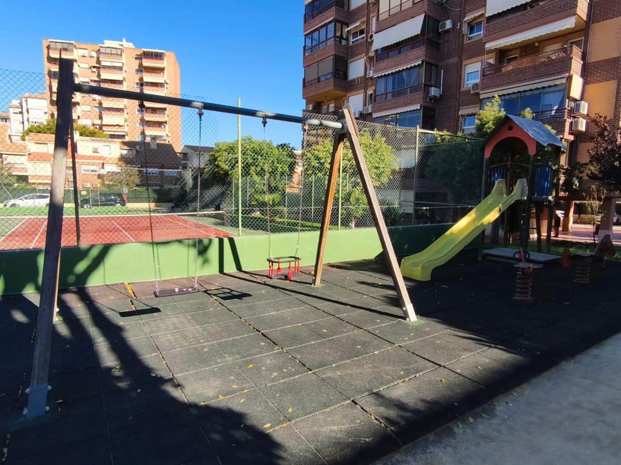 3 quarto Apartamento para arrendar em Alicante cidade com piscina garagem - 1 200 € (Ref: 9411314)