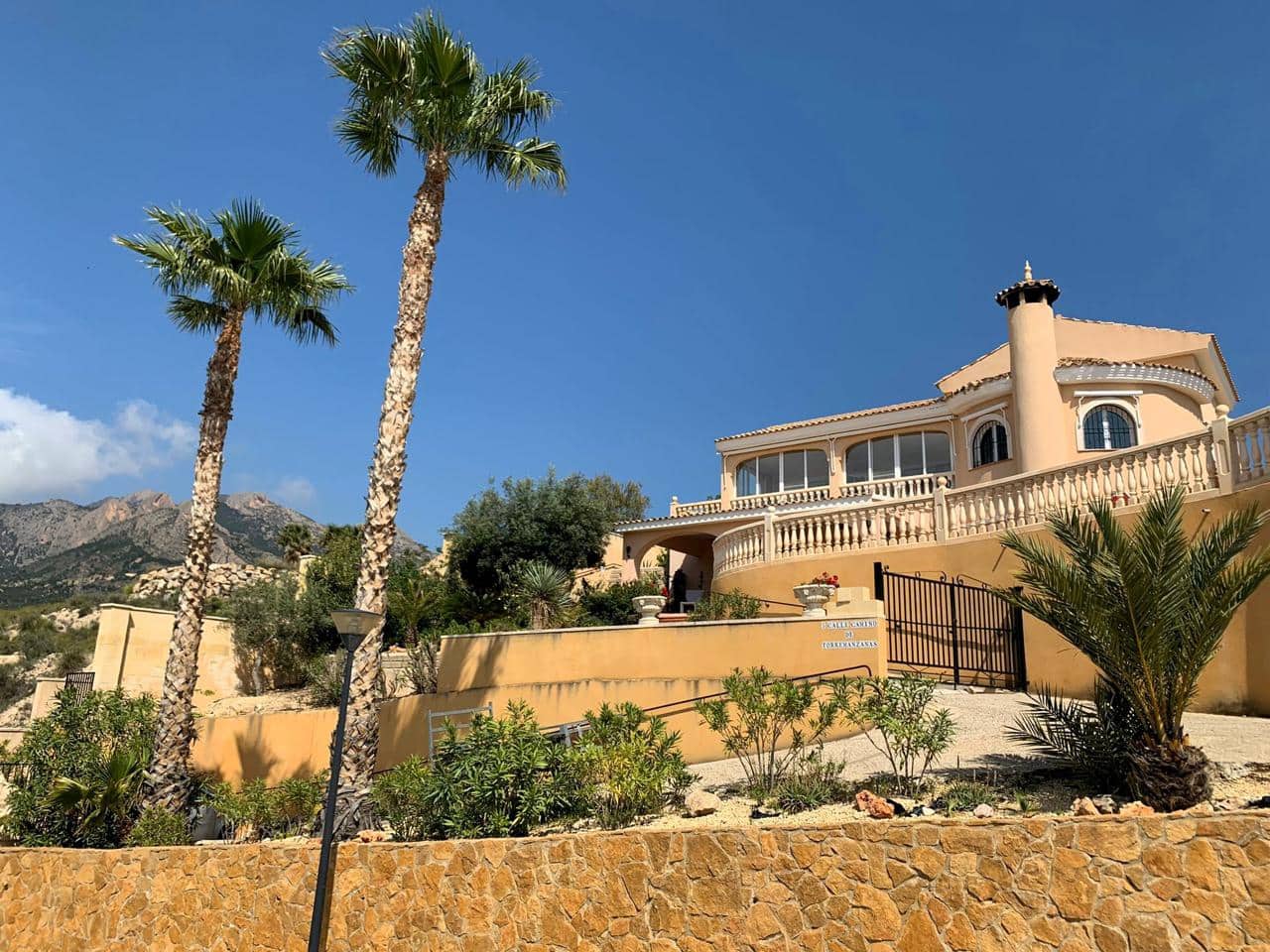 5 bedroom Villa for sale in Busot - € 595,000 (Ref: 9421493)