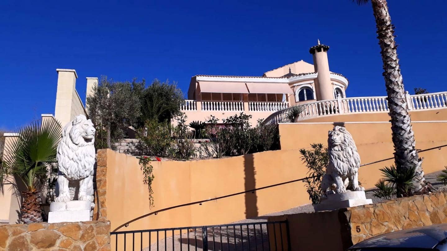 5 bedroom Villa for sale in Busot - € 595,000 (Ref: 9421493)