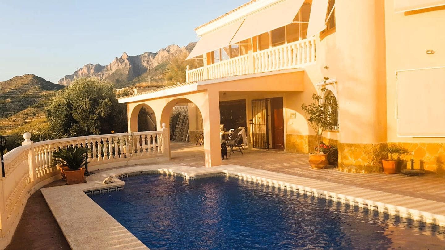 5 bedroom Villa for sale in Busot - € 595,000 (Ref: 9421493)