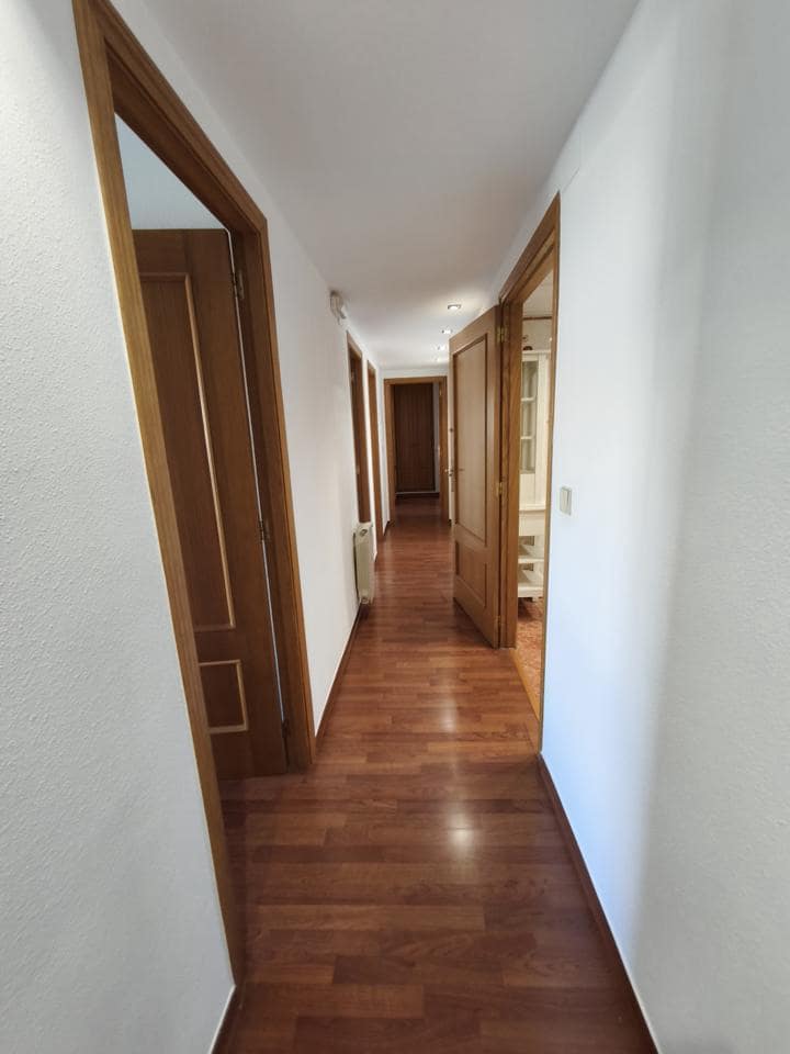 4 soveværelse Lejlighed til leje i Alicante by med swimmingpool garage - € 1.450 (Ref: 9421680)