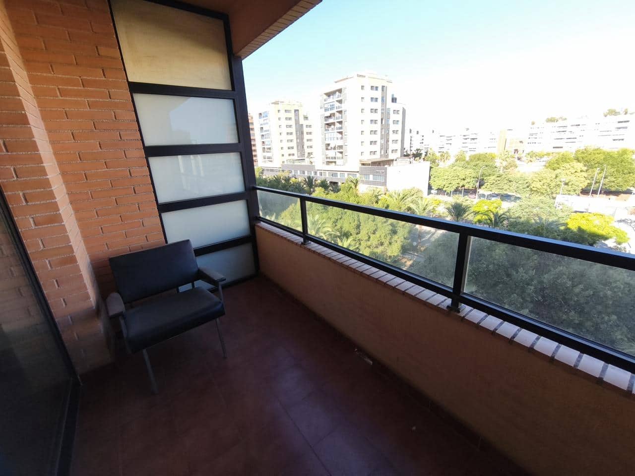 4 soveværelse Lejlighed til leje i Alicante by med swimmingpool garage - € 1.450 (Ref: 9421680)