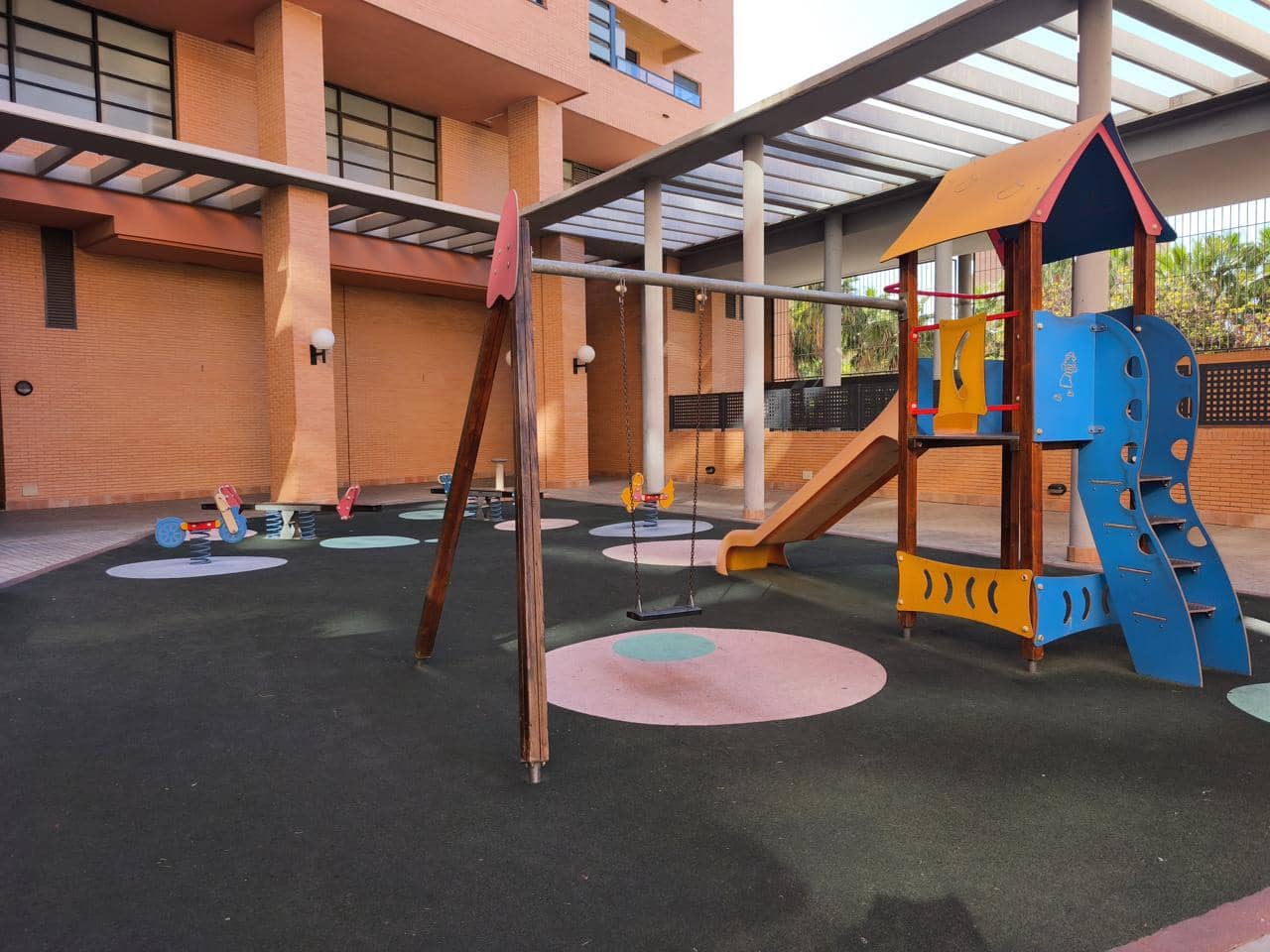 4 soveværelse Lejlighed til leje i Alicante by med swimmingpool garage - € 1.450 (Ref: 9421680)